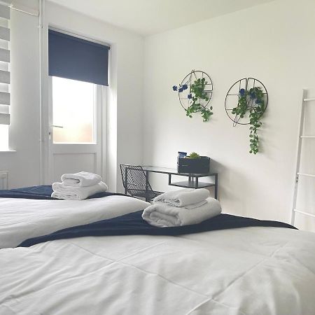 Lovely 1 Bed Home Near Hospital, With Parking & Garden Work Contractor Leisure, Sapphire CBG Esterno foto