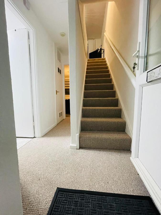 Lovely 1 Bed Home Near Hospital, With Parking & Garden Work Contractor Leisure, Sapphire CBG Esterno foto