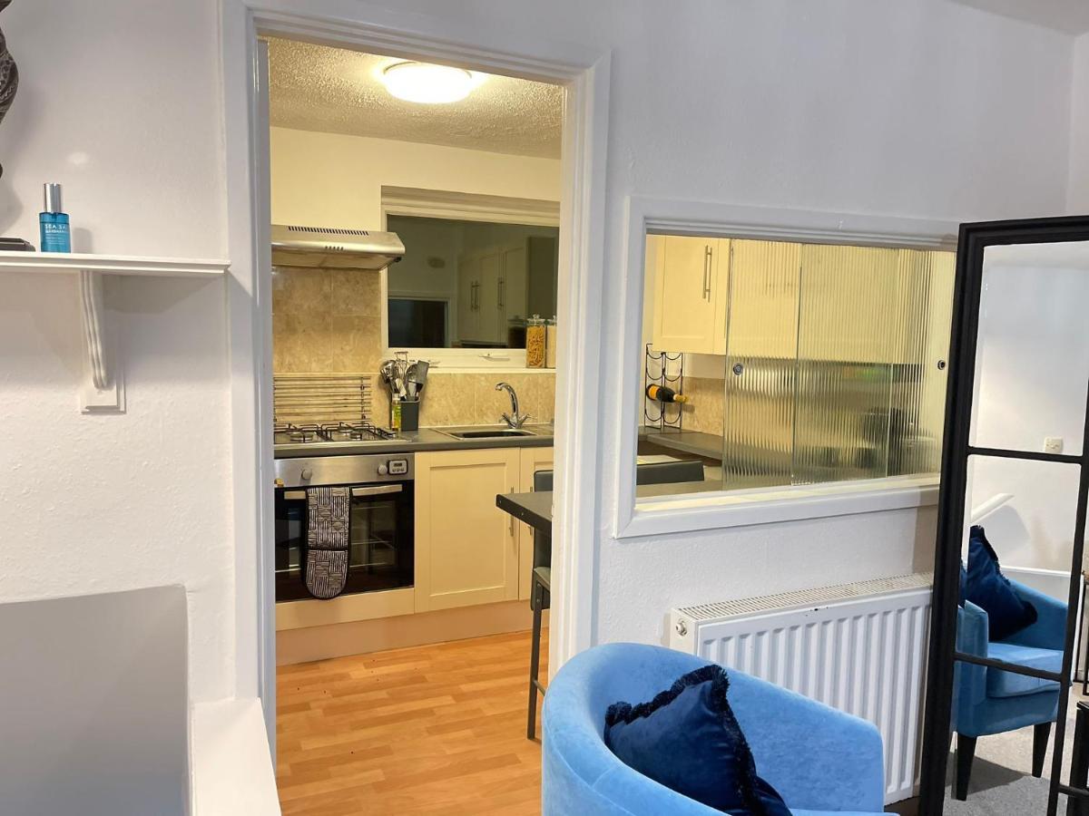 Lovely 1 Bed Home Near Hospital, With Parking & Garden Work Contractor Leisure, Sapphire CBG Esterno foto