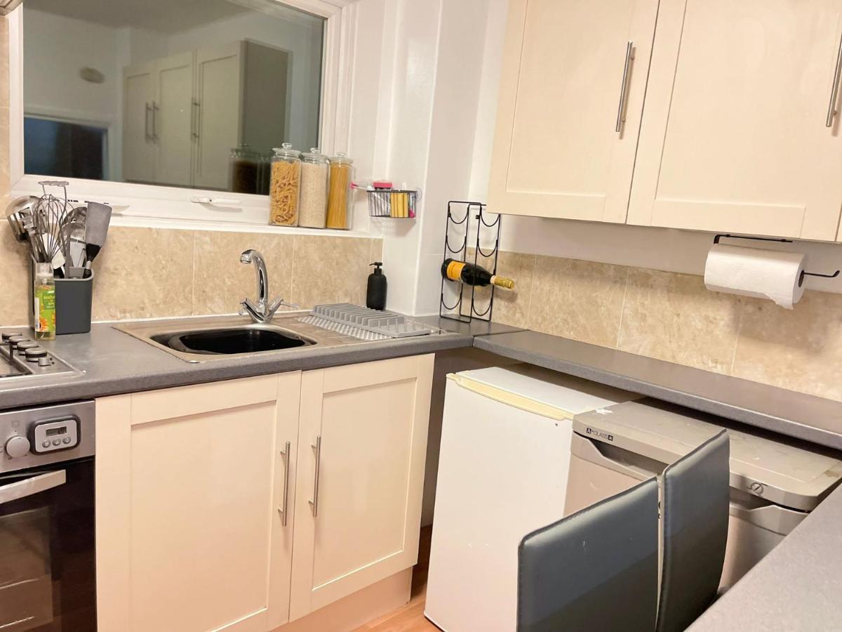 Lovely 1 Bed Home Near Hospital, With Parking & Garden Work Contractor Leisure, Sapphire CBG Esterno foto